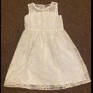 EUC YD Girls off White Sleeveless Semi shear Cotton Size 10-11 Yrs Crew Neck